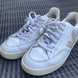 Veja V-12 womens size 6/37